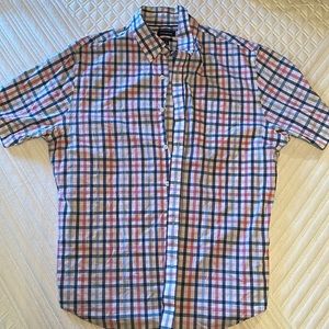 Croft and Barrow men’s size large button up short sleeve shirt.